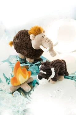 Nici 45312 MagNICI Säbelzahntiger Rodriguez Ca 10cm Stone Age Plüsch -Beliebter Spielzeugladen 45324 45309 45314 10 Milieu 1365x2048