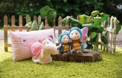 Nici 47942 Kissen Rosa Schmetterling 43x25cm Plüsch Hello Spring Frühling -Beliebter Spielzeugladen 47941 06 47938 47946 47947 Milieu 2048x1312