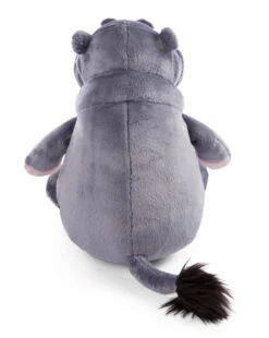 Nici 47980 Nilpferd DJ Nilbert 135cm Sitzend Plüsch Wild Friends GREEN -Beliebter Spielzeugladen 47975 03 ZA Frei vorl 1633x2048 2