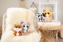 Nici 48693 Schlüsselanhänger GLUBSCHIS Katze Getigert Tabbrey 9cm Pet Edition -Beliebter Spielzeugladen 48699 12 48702 48695 48703 Milieu 2048x1368 1