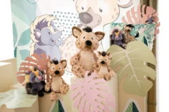 Nici 48864 Tenrek Terek 25cm Mit Einrollfunktion Plüsch GREEN Wild Friends -Beliebter Spielzeugladen 48860 10 48865 48866 48867 48863 48864 Milieu 2048x1356